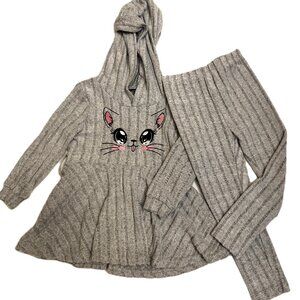 Size 3 years • Brand new Girl's size 3t long sleeve grey outfit brand new